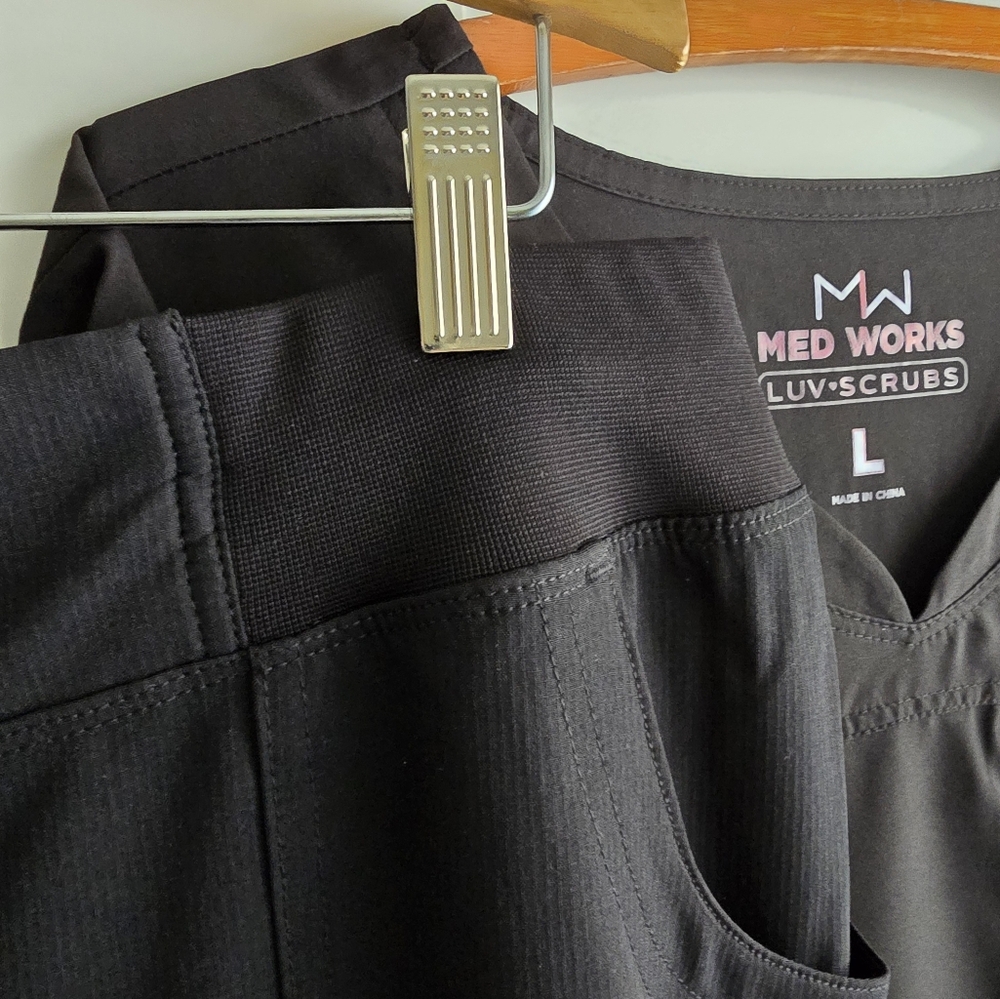 Black-MedWorks Scrub Set